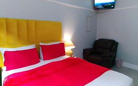 Neo & Ruks Guest House Parow 5